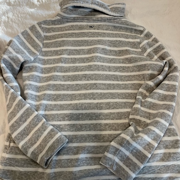 Ladies size small oversized sweatshirt by vineyard vines - Picture 3 of 5